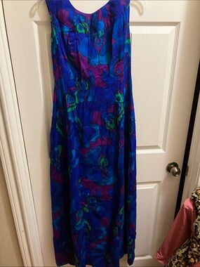 Beautiful Vintage Hawaiian size 9 Dress in Jewel Tones
